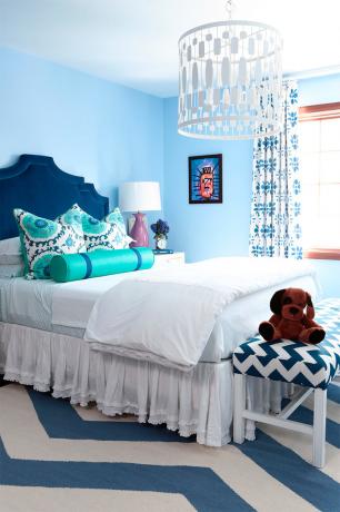 Guļamistabas fotoattēls zilos toņos