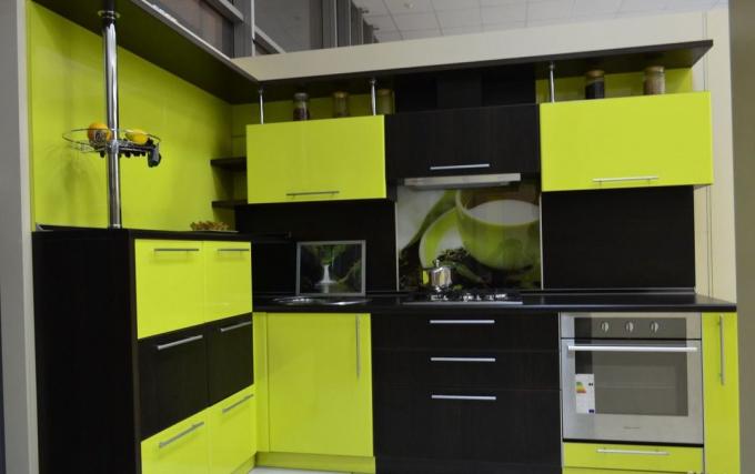 Zaļā virtuve (42 fotoattēli): interjers gaiši zaļā un citās krāsās, instrukcijas, video un fotogrāfijas