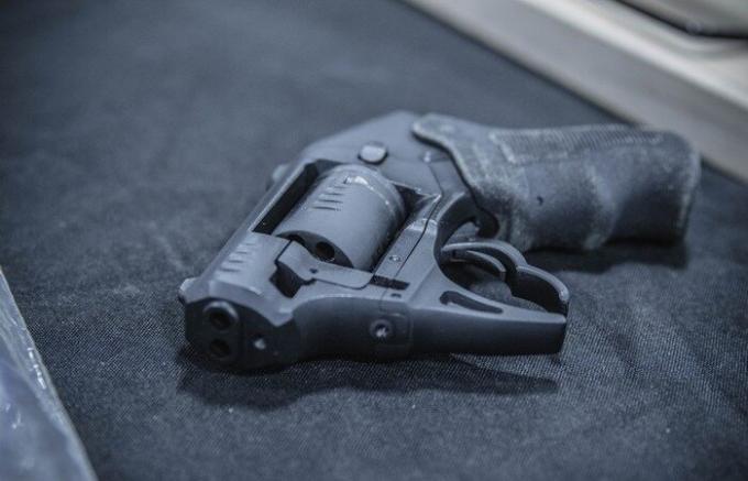 "Aizliegts" revolveris S333 Thunderstruck, ko ASV bija ložmetējiem likumu.