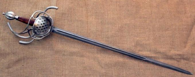 Sword - ir militārs ierocis, smagāka asmens kas tochilos visā. | Foto: gregforge.com.ua. 