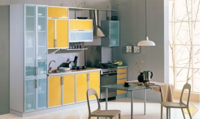 dzeltena krāsa virtuves interjerā