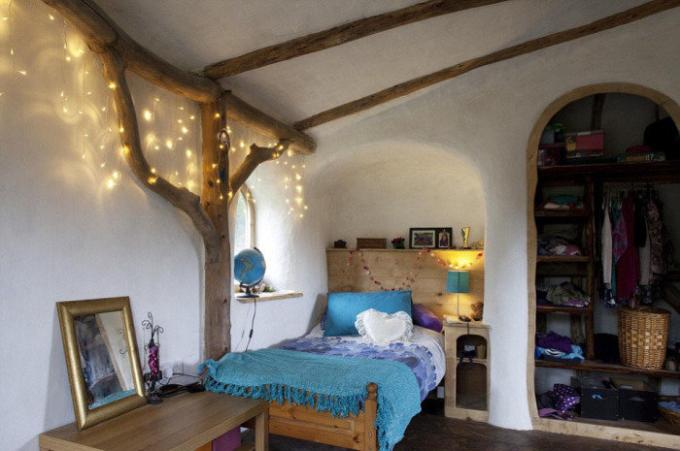 Mājīgs guļamistaba māju Hobits. | Foto: thesun.co.uk.
