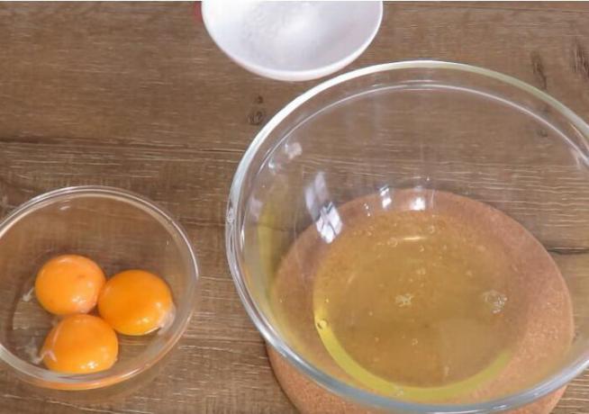 Par Francijas omlete olbaltumvielas nepieciešams sapurināt atsevišķi.