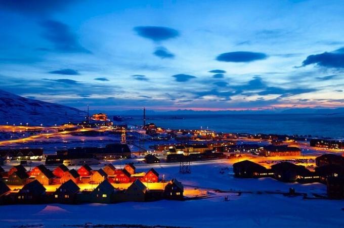 Longyearbyen - ziemeļu pilsēta pasaulē (Norvēģija).