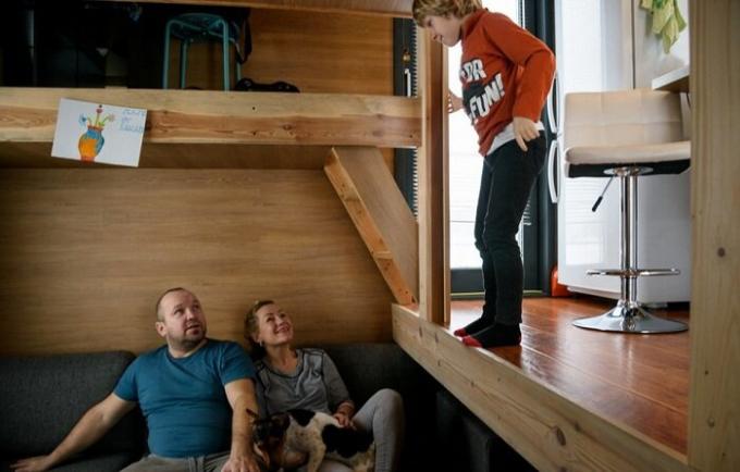 Ģimenes Minskas uzcēla māju 16 kvadrātmetru. m., un uzskata, ka līdzīgu pietiekami komfortablai dzīvei