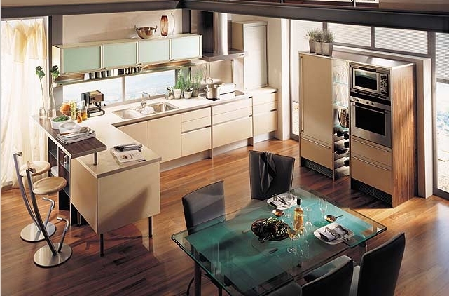 Mūsdienās virtuves-ēdamistabas interjers ir ļoti moderns.