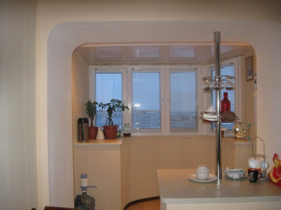 Balkons apvienojumā ar virtuvi - paplašināta telpa