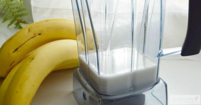 Banana var veikt gardu un veselīgu dzērienu. / Foto: midwestmodernmomma.com