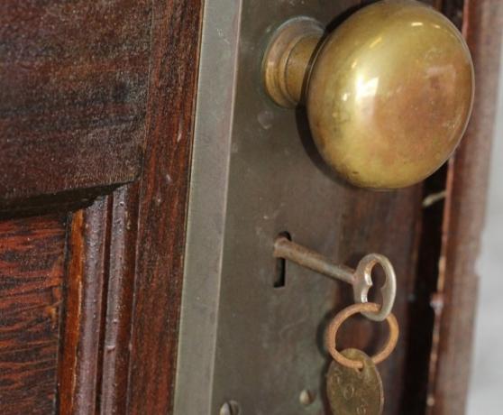 Noslēpums, kuru atklāja 70 gadus vēlāk mantinieks gāja dzīvoklis, bloķēta ar atslēgu no 1939.