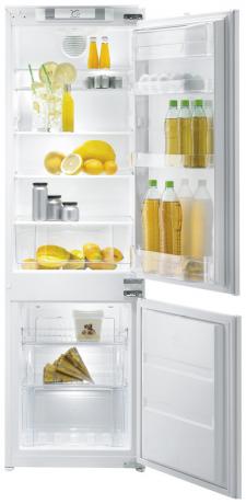 virtuvē iebūvēts ledusskapis