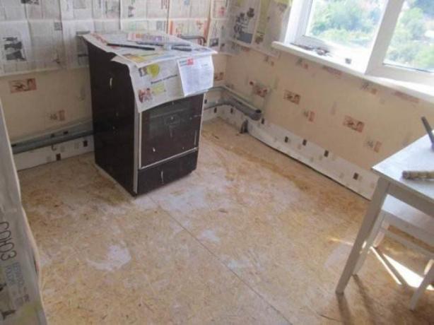 grīdas remontu virtuvē Hruščova.