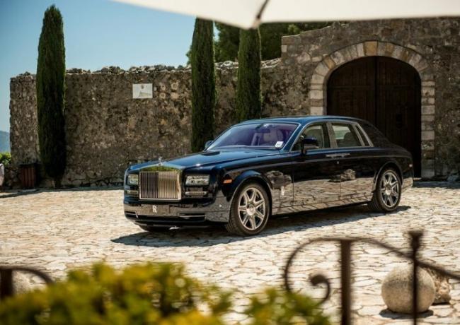 Laba vecie Rolls-Royce Phantom arī viss labi. 
