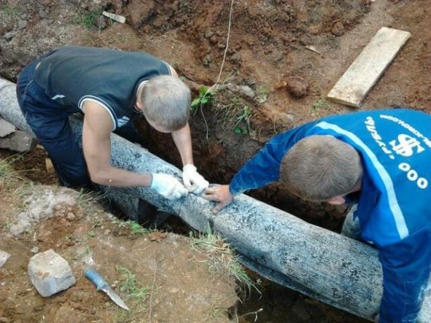 Īpatnības ūdens padeves mājiņas un tās izolāciju