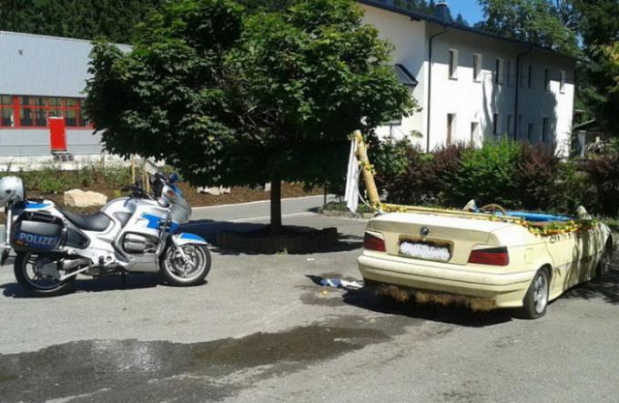 Vācijas pārvērš viņa automašīnu uz baseinu. | Foto: mainpump.ru.