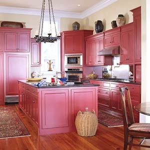 Neparasta virtuve dziļi rozā krāsās