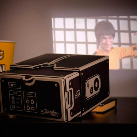 Projektors viedtālrunis projektoru 2,0 ļauj ērti skatīties filmas uz lielā ekrāna