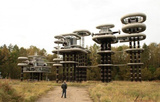 Noslēpumainā Tesla torņi, kas ir paslēptas mežā wilds Maskavas apgabala