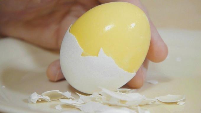 "Zelta" olas, vai to, kā padarīt omleti nesabojājot olas