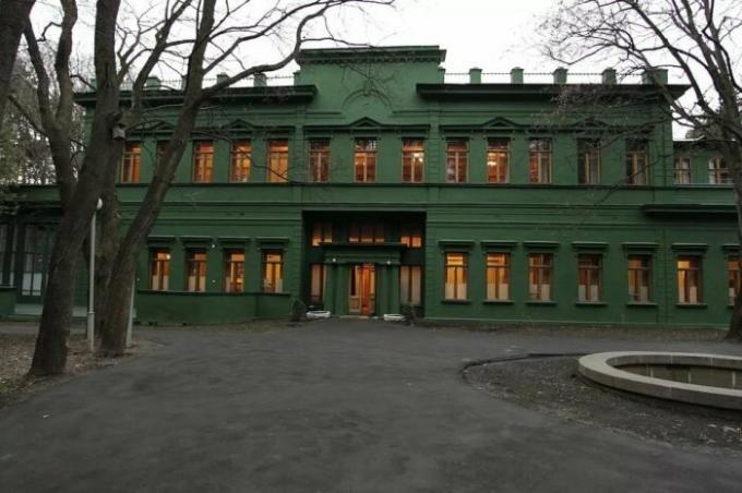 Blakus māja - viena no slavenākajām rezidencēm Josifu Staļinu. | Foto: diletant.media.