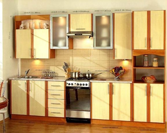 Lētas virtuves mēbeles (48 fotoattēli): video instrukcijas virtuves komplekta uzstādīšanai ar savām rokām, cena, foto