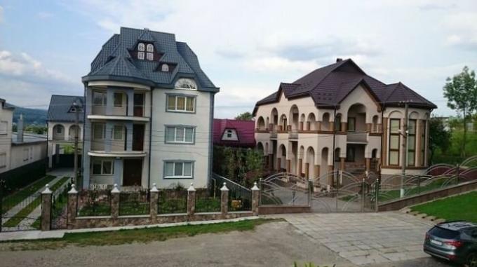 Lower Apsha - bagātākais ciemats Ukrainā.