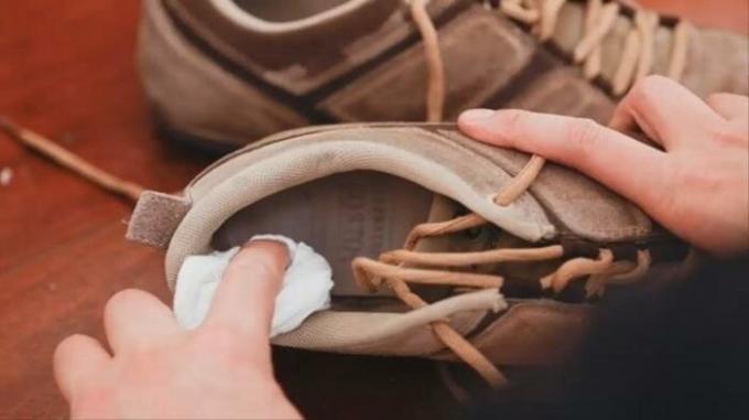 7 trikiem, ar kuru kurpes apstāties un smarža neērtības