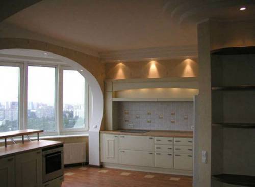 virtuves dizains 9 kv.m. ar balkonu