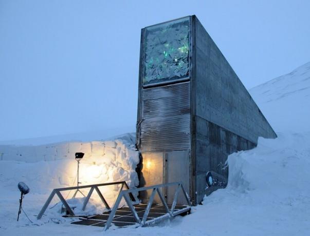 Svalbard Global Seed Vault uz Špicbergenas.
