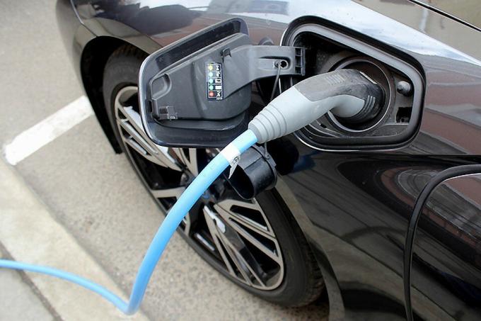 Kas ir nepareizi ar elektriskajiem automobiļiem? 3 to galvenais mīnuss