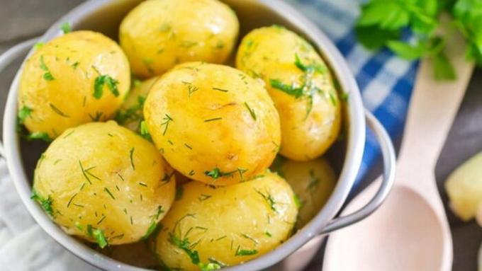 Kā pagatavot kartupeļu garša labāk nekā parasti.