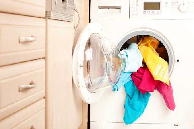Kāpēc mums vajag slapju audumu mazgāšanas laikā ar mašīnu-Machine: triks no pieredzējušiem mājsaimnieces