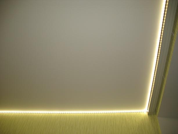 Apgaismojums virtuvē ar LED sloksni: kā to izdarīt pats, instrukcijas, foto, cenu un video pamācības