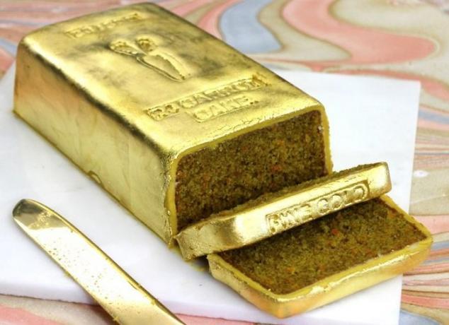 Burkānu kūka formā zelta stieņa.