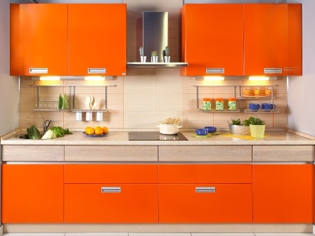 oranža virtuves dizains