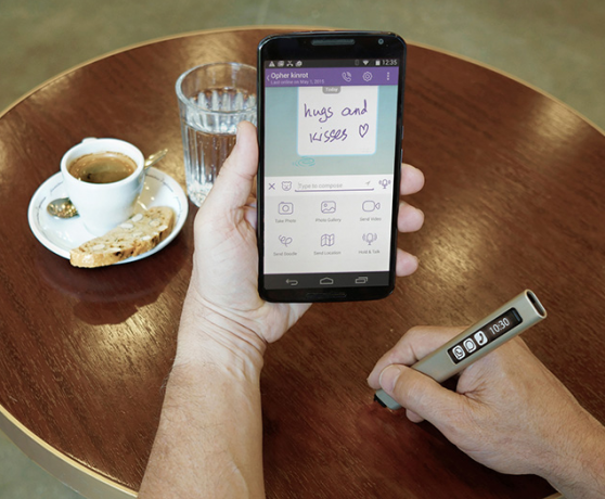 Ar Phree Digital Stulus var rakstīt uz jebkuras virsmas - vārdi un skices uzreiz parādīsies uz ekrāna jūsu viedtālrunis