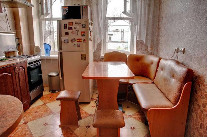 Foto - ēdamistabas zona virtuvē ar Tatjanas mēbeļu elementiem.