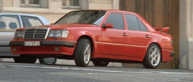 Mercedes-Benz E 500 1992 filmējusies filmā "Taxi". | Foto: imcdb.org.