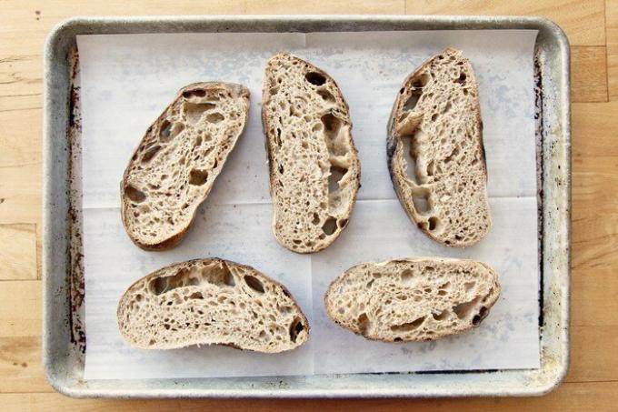 Kā saglabāt maizi svaigu pat pēc mēneša: triks, kas ir noderīga visiem
