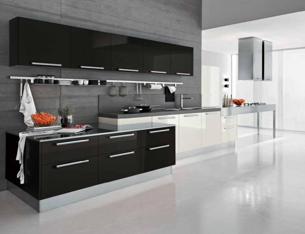 Melnbaltā virtuve (54 fotoattēli): grīdas apdare, flīzes un citi interjera priekšmeti, dizains, video un foto