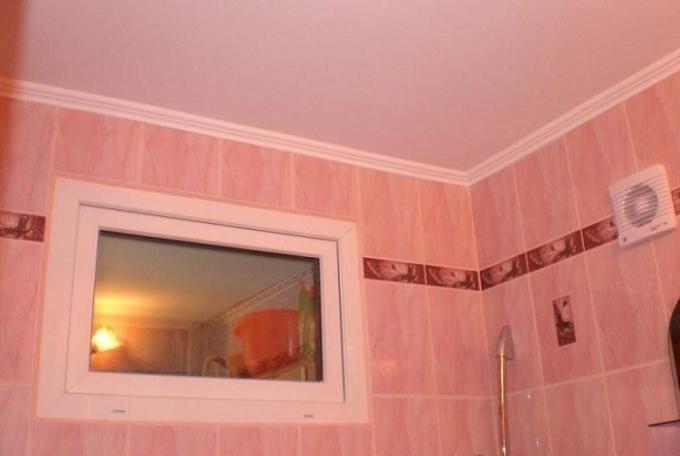 In "Hruščova" darīja logu no virtuves uz vannas istabu.