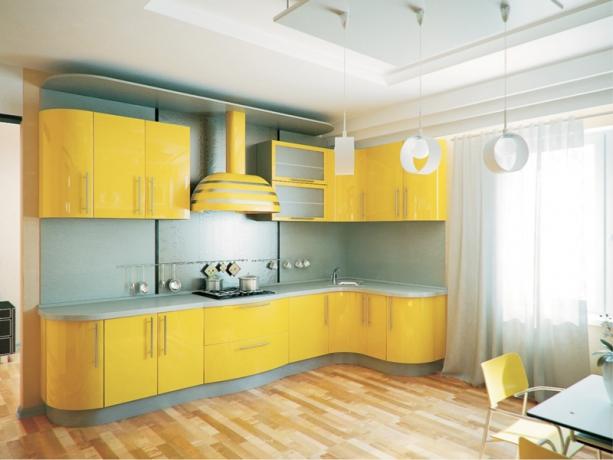 Virtuves plastmasas dzeltenā krāsu shēma "sasilda" aukstajā sezonā.