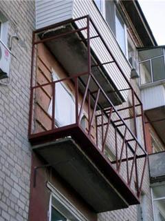 Balkona stiklojumam un izolācijai jābūt balstītai uz stūra rāmi.