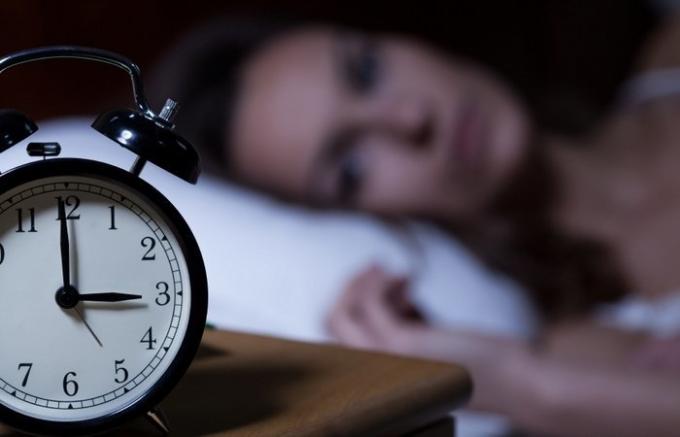 "Nevar gulēt?": Vienkāršs triks, kas palīdzēs nokļūt gulēt pat ar bezmiegs