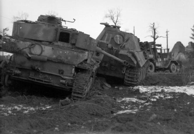 Pārklāts iekārtas rafinētājs automašīnas - tika salabotas. | Foto: waralbum.ru.