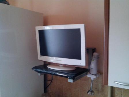 Balts televizors virtuvei - standarta uzstādīšana