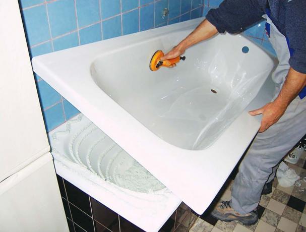 Šeit jūs uzzināsiet, kā pārveidot veco vannu līdz nepazīšanai.